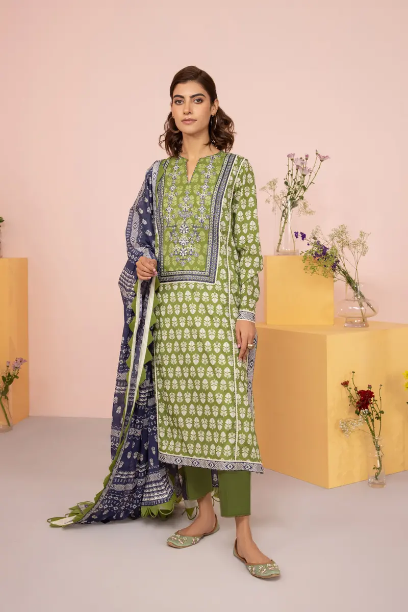 3-Piece Embroidered Lawn Suit – Lightweight Traditional Ethnic Ensemble