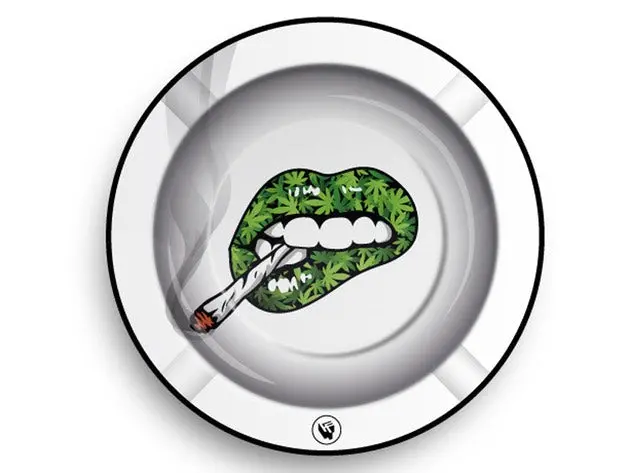 420 Lips Metal Ashtray – Artistic Lip-Shaped Design