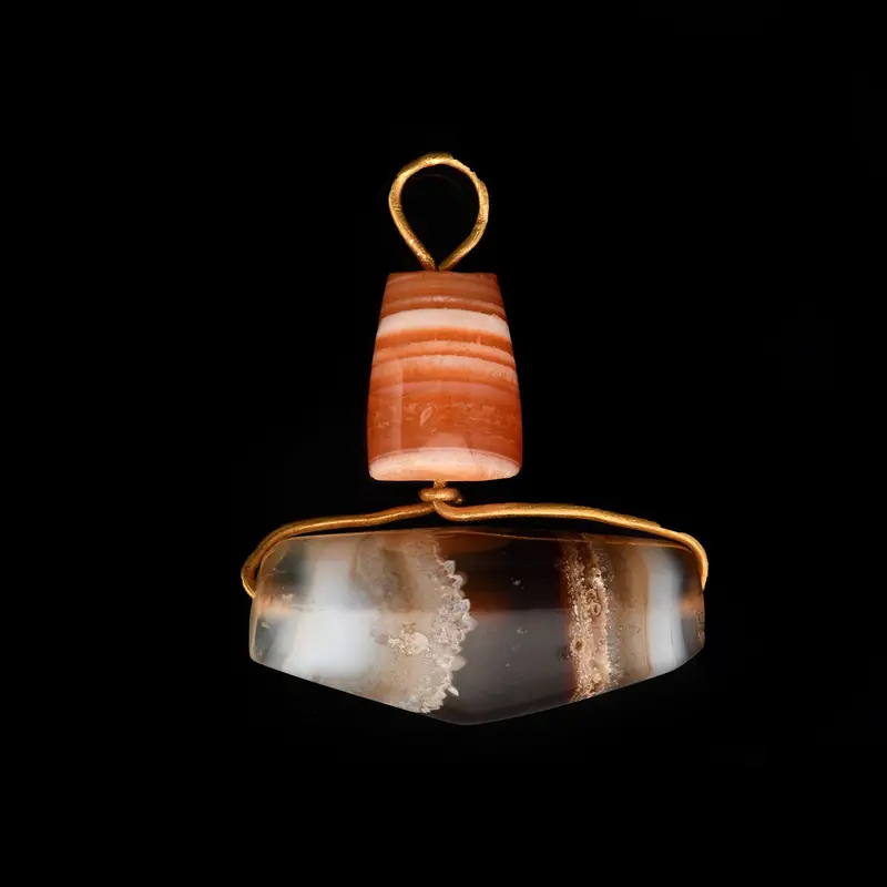 Achaemenid Persian Agate and Gold Pendant – Imperial Era Iranian Jewelry (550–330 BCE)