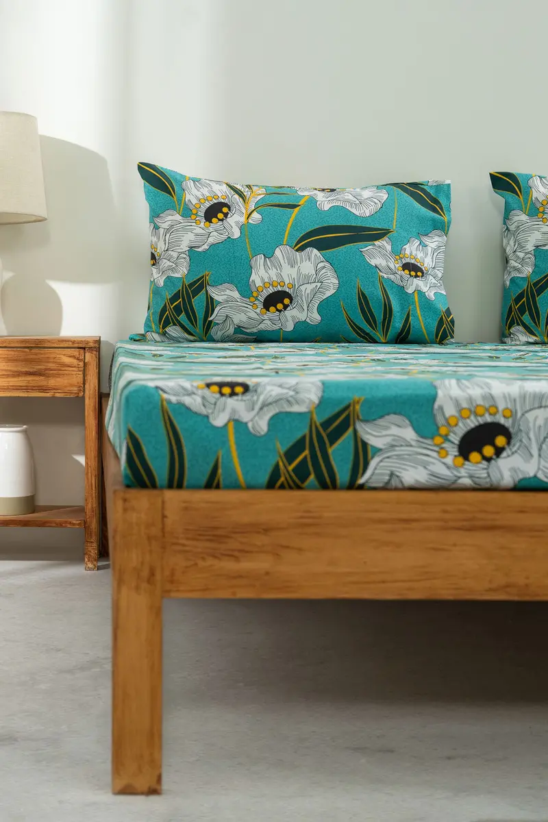 Amazon Standard Sham – Tropical Leaf-Print Accent Pillow Cover