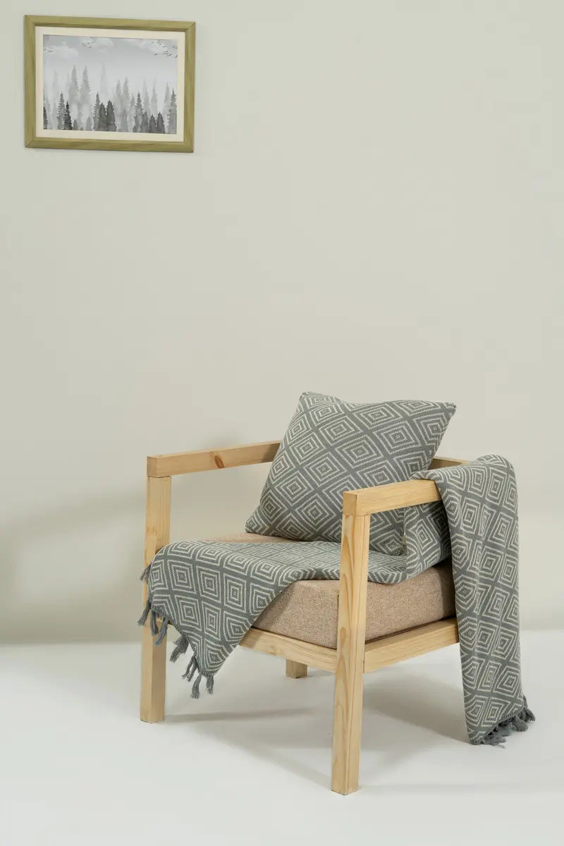 Bicolored Diamond-Design Knit Sofa Throw