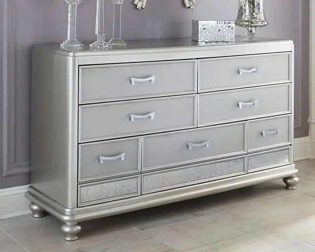 Coralayne 7-Drawer Dresser