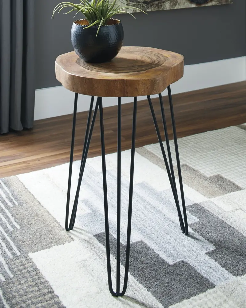 Eversboro Round Accent Table with Wood Top