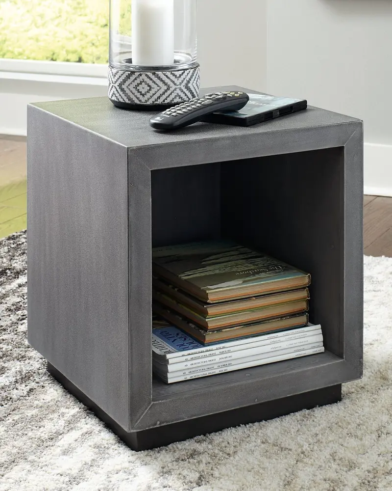 Larkburg Round Accent Table – Compact Side or Entryway Table