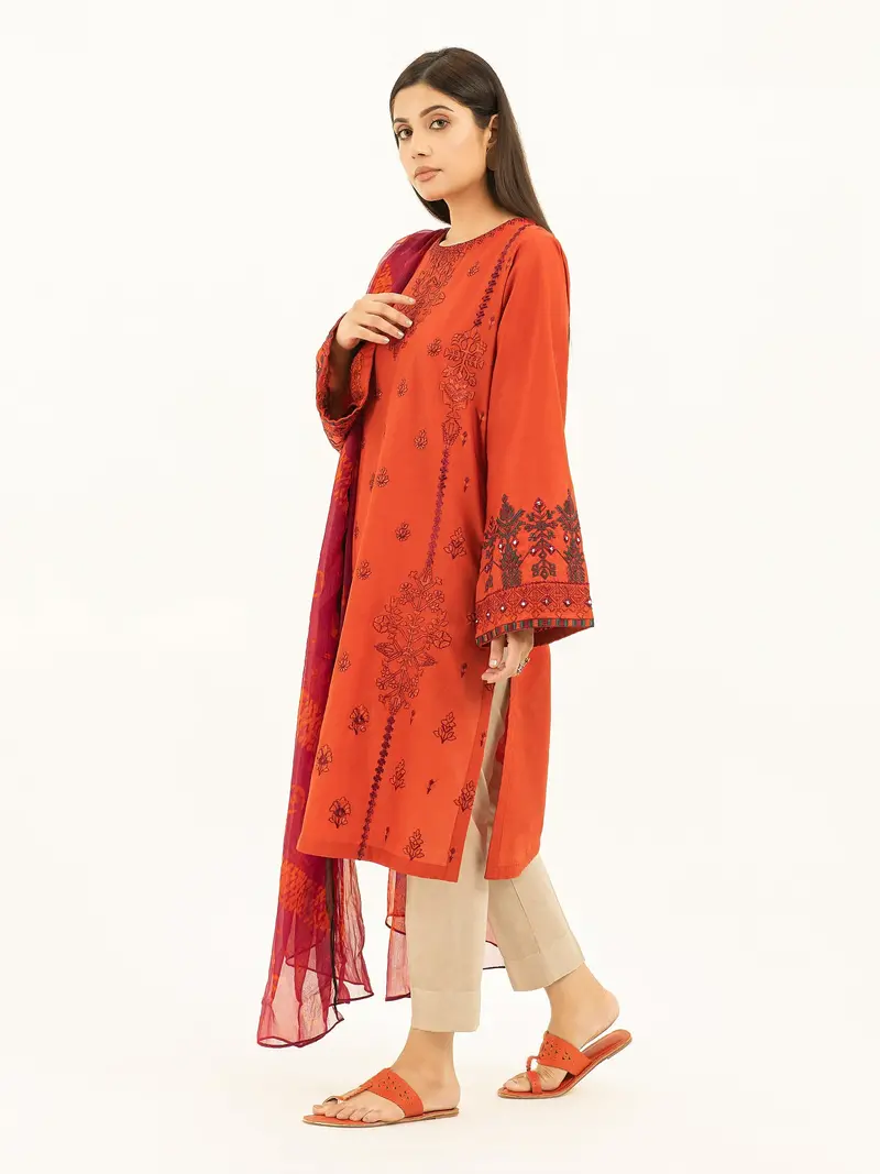 Lawn Suit Featuring Delicate Embroidery
