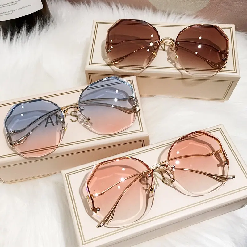Ocean-Inspired Gradient Sunglasses for Women – UV400 Metal Frame Sunnies with Curved Temples & Water-Cut Lenses