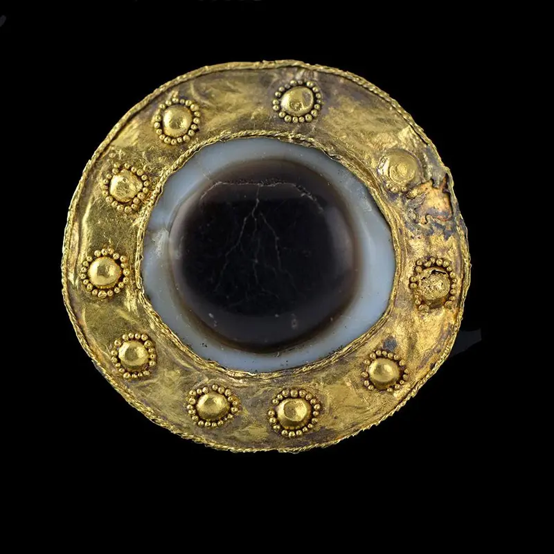 Parthian Gold Round Brooch with Agate Inlay (ca. 200 BCE–200 CE)
