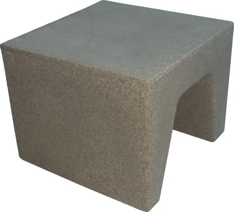 Plateau Modern Side Table – Compact Outdoor Accent