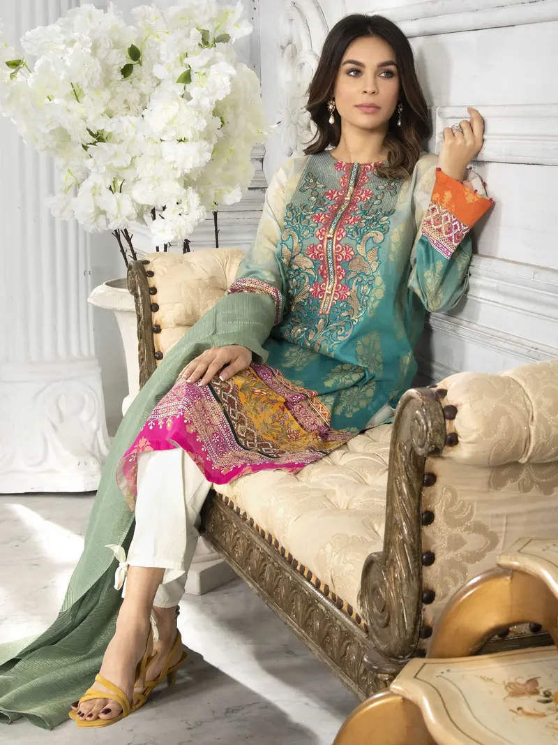 Regal Two-Piece Embroidered Jacquard Suit – Navy