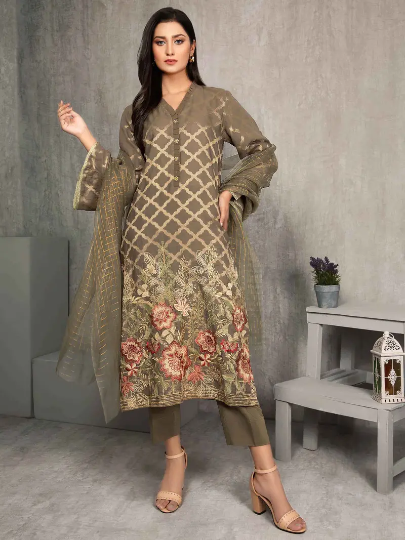 Summer-Ready Embroidered Lawn Suit (2-Piece)