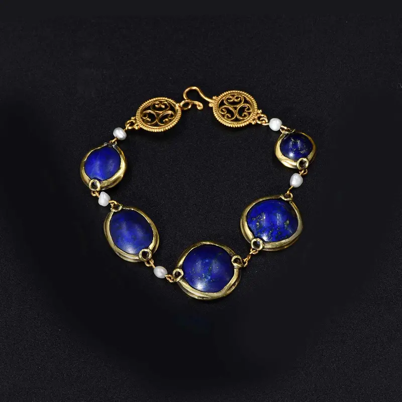 Victorian Gold Bracelet Featuring Five Ancient Egyptian Lapis Lazuli Scaraboid Intaglios, 18th Dynasty (ca. 1550–1295 BCE)