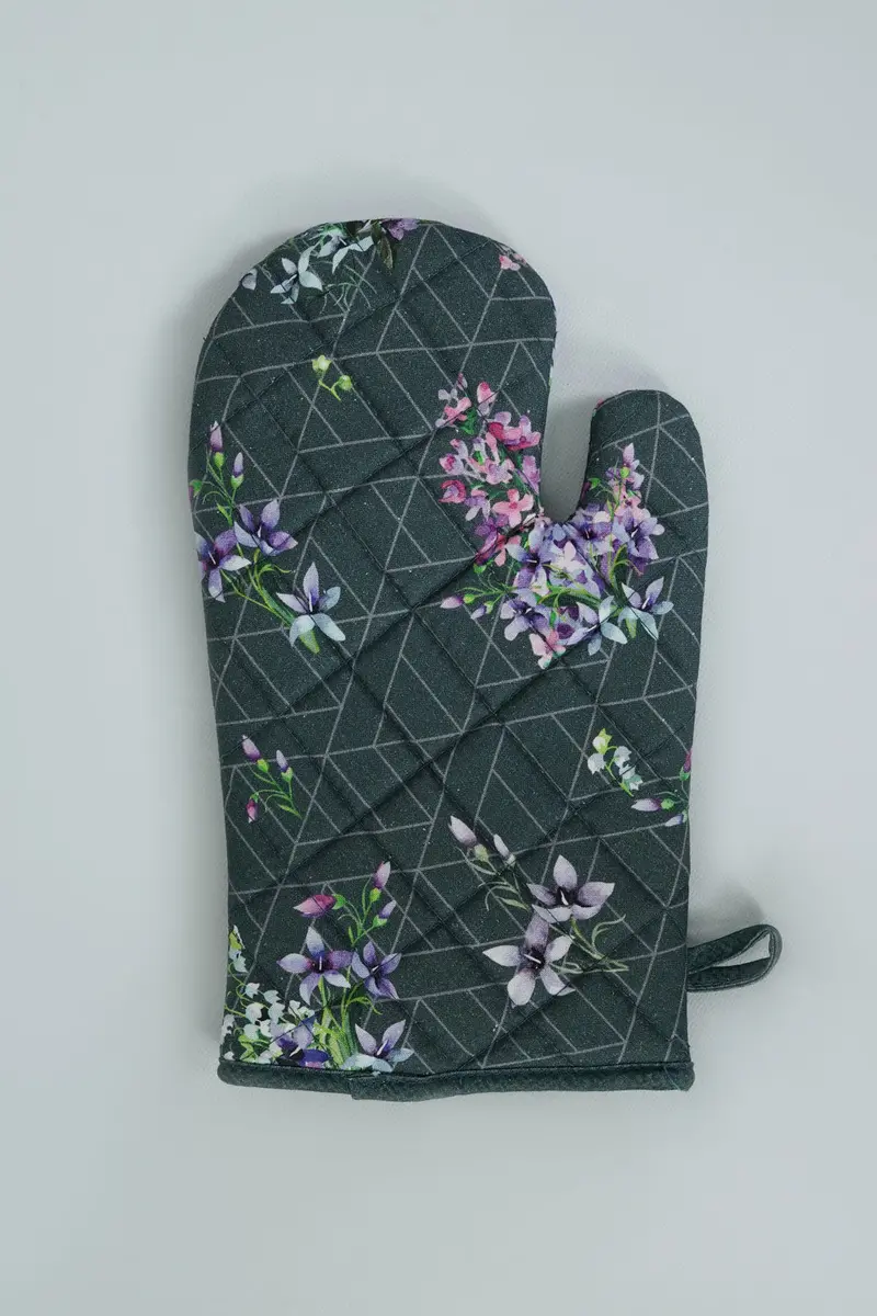 Whimsical Pattern Heat-Resistant Oven Mitten