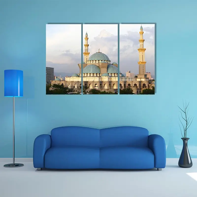 Wilayah Persekutuan Mosque Canvas Print