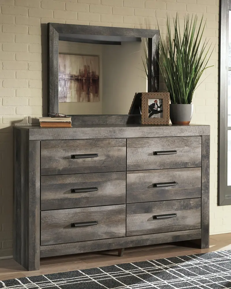 Wynnlow Dresser with Matching Wall Mirror